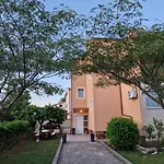 Guest house Guest Slapovi Krke 3*